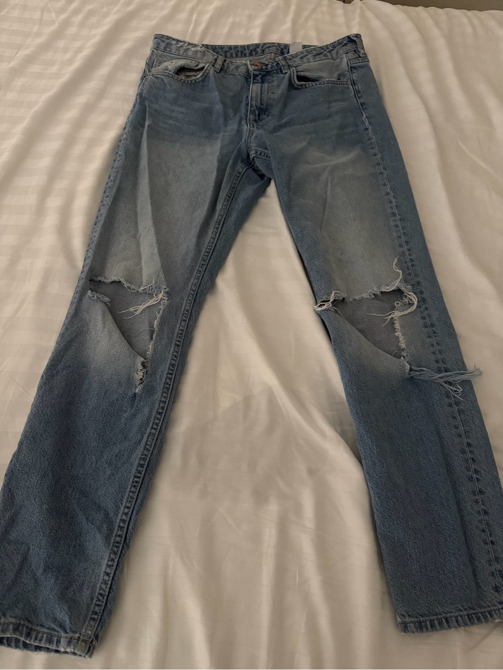 H&M Women's Boyfriend Jeans in Light Blue with Distressed Knees